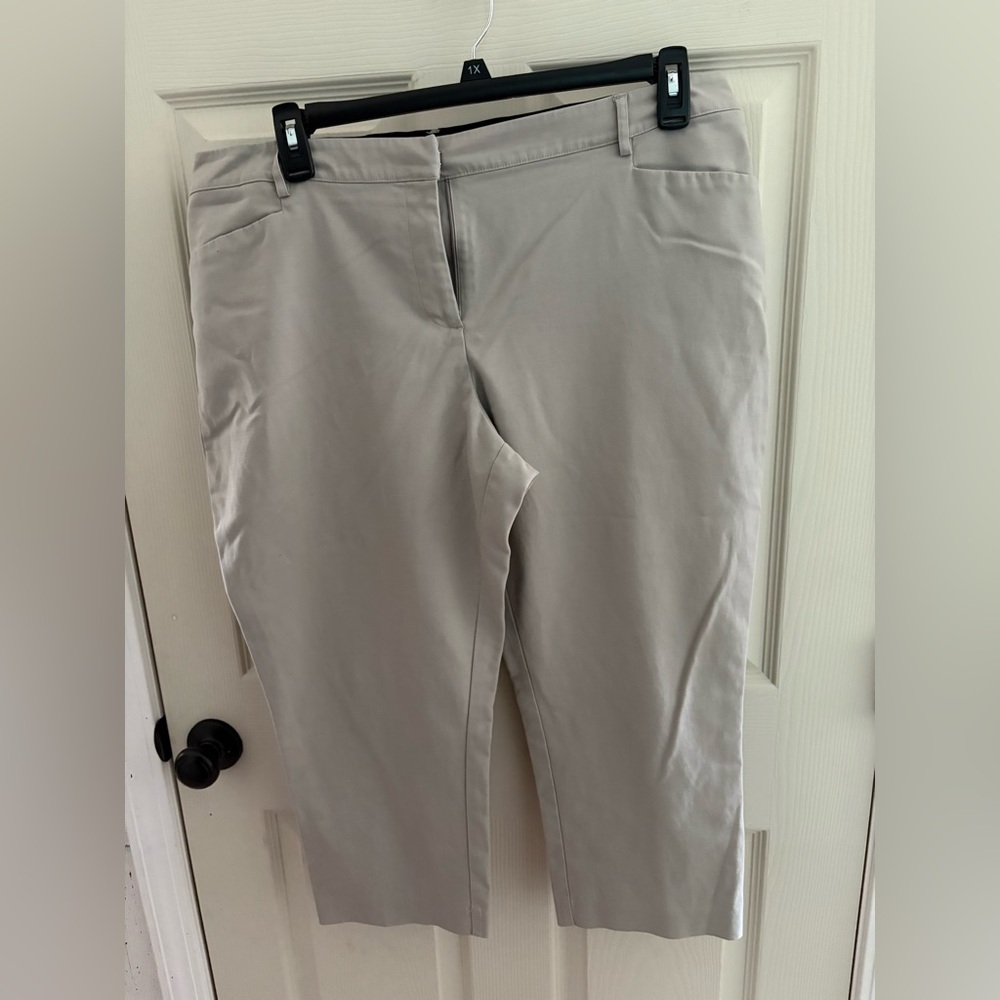 Apt. 9 Women's Beige Capris